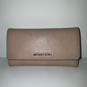 Michael Kors Pebbled Leather Wallet in blush pink